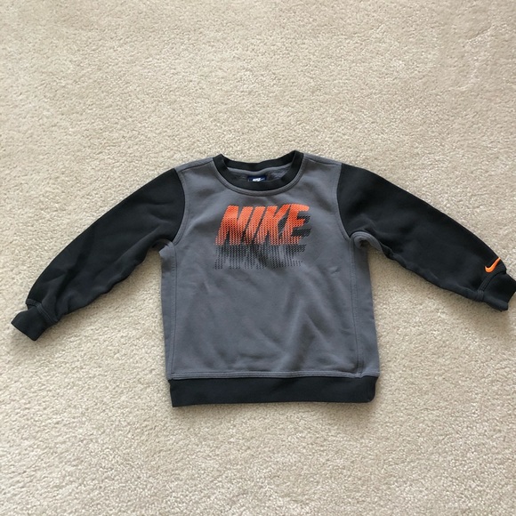 boys nike sweatshirt